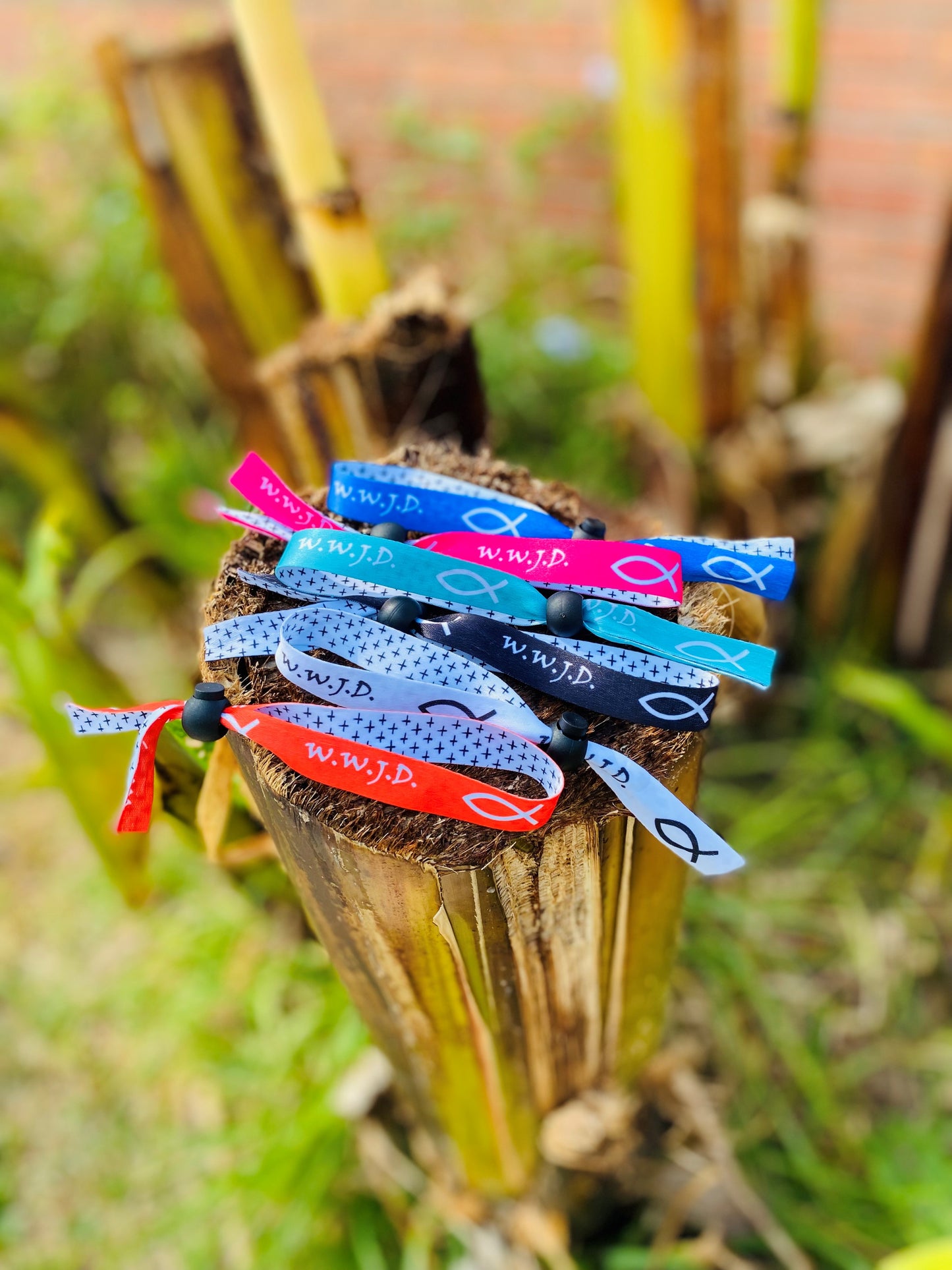 WWJD RIbbon TIe Bands Bracelet | Truthful Lips